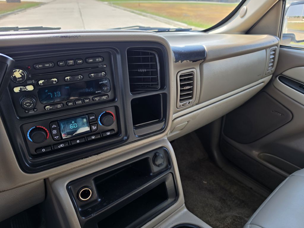 2003 Chevrolet Tahoe Image 21