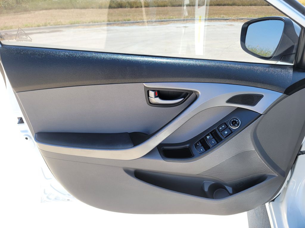 2016 Hyundai Elantra Image 8
