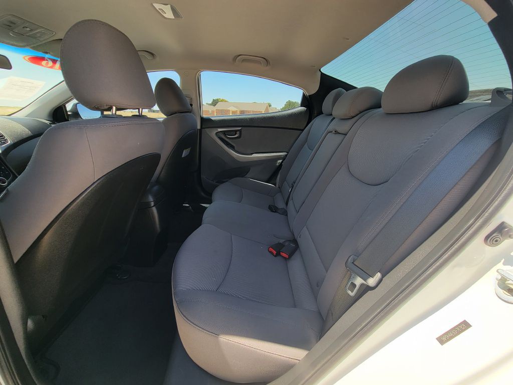 2016 Hyundai Elantra Image 9