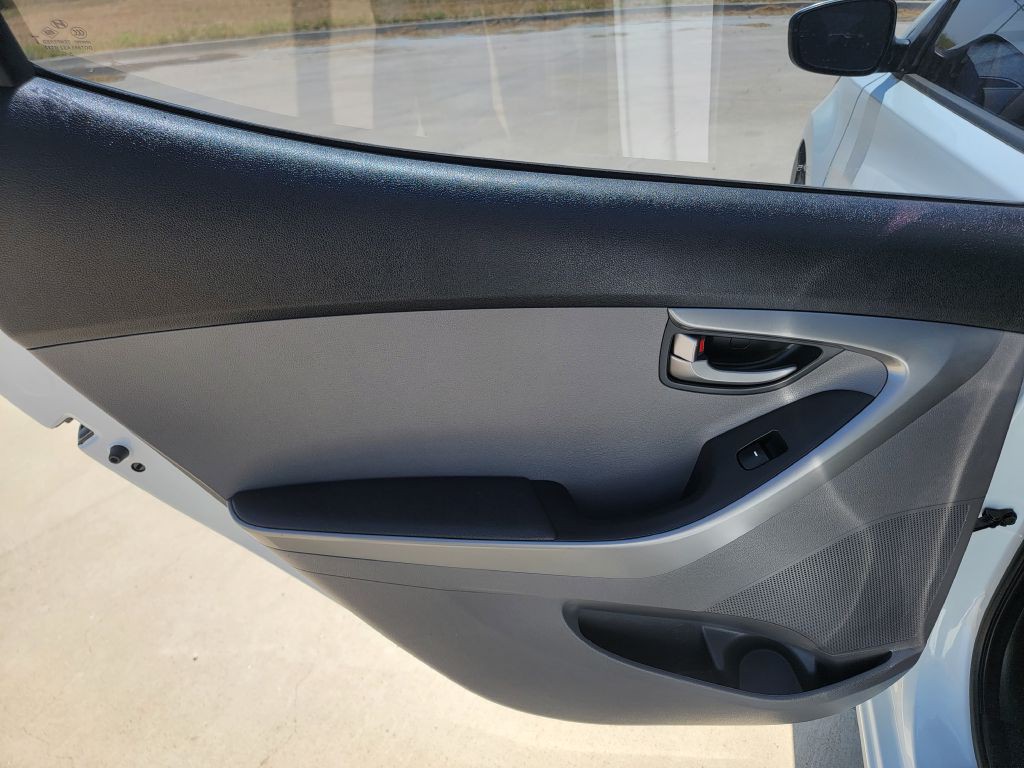 2016 Hyundai Elantra Image 10