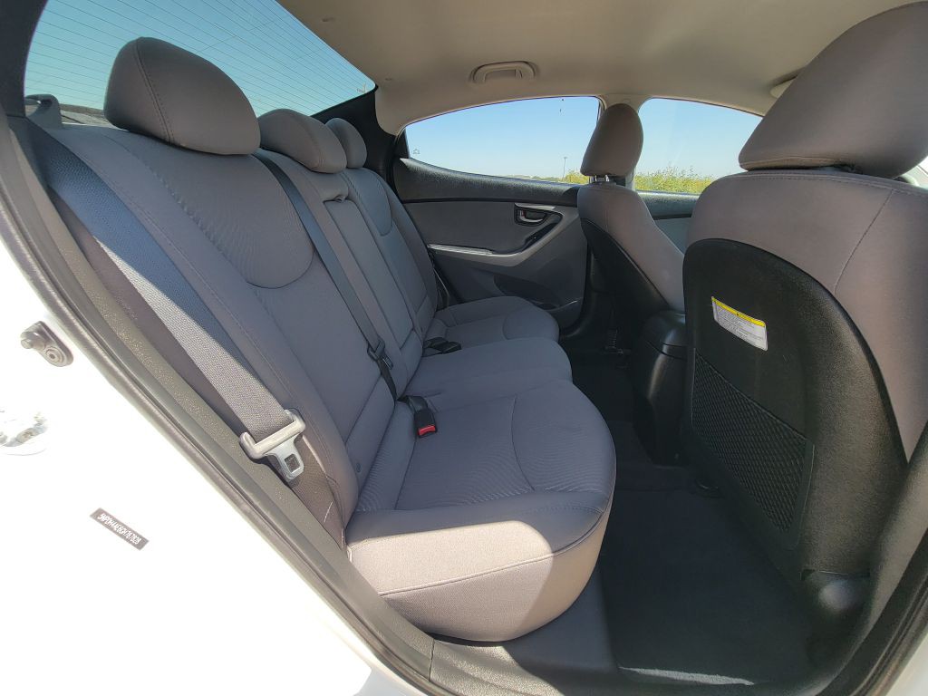 2016 Hyundai Elantra Image 11