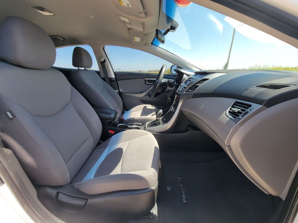2016 Hyundai Elantra Image 13