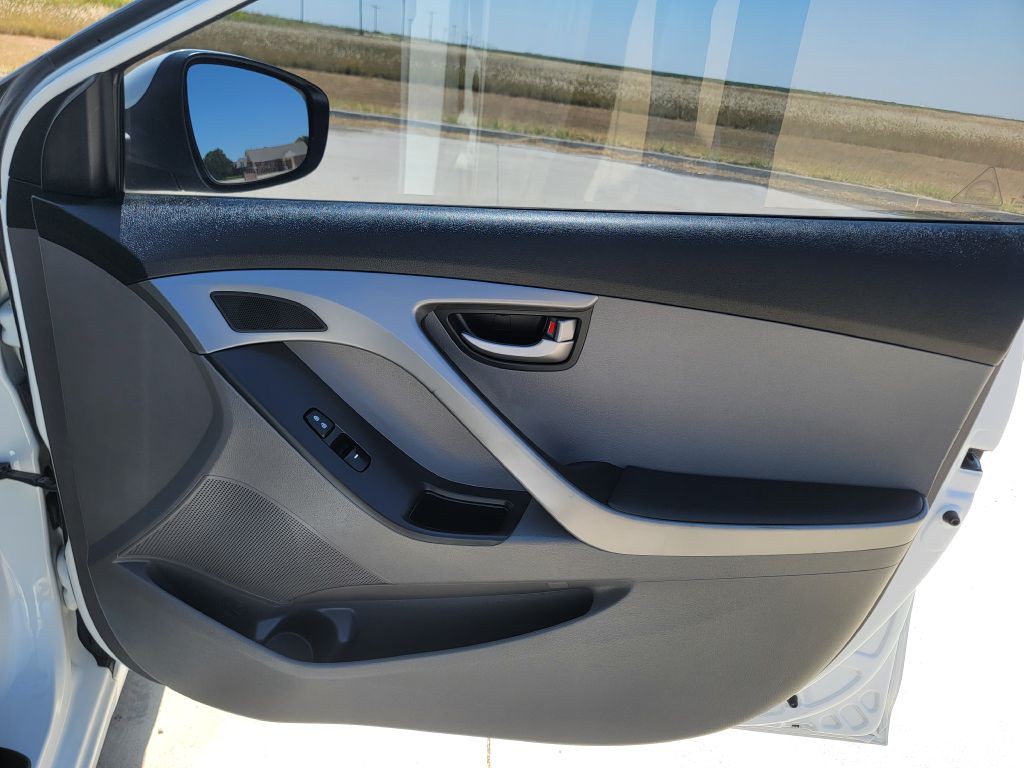 2016 Hyundai Elantra Image 14