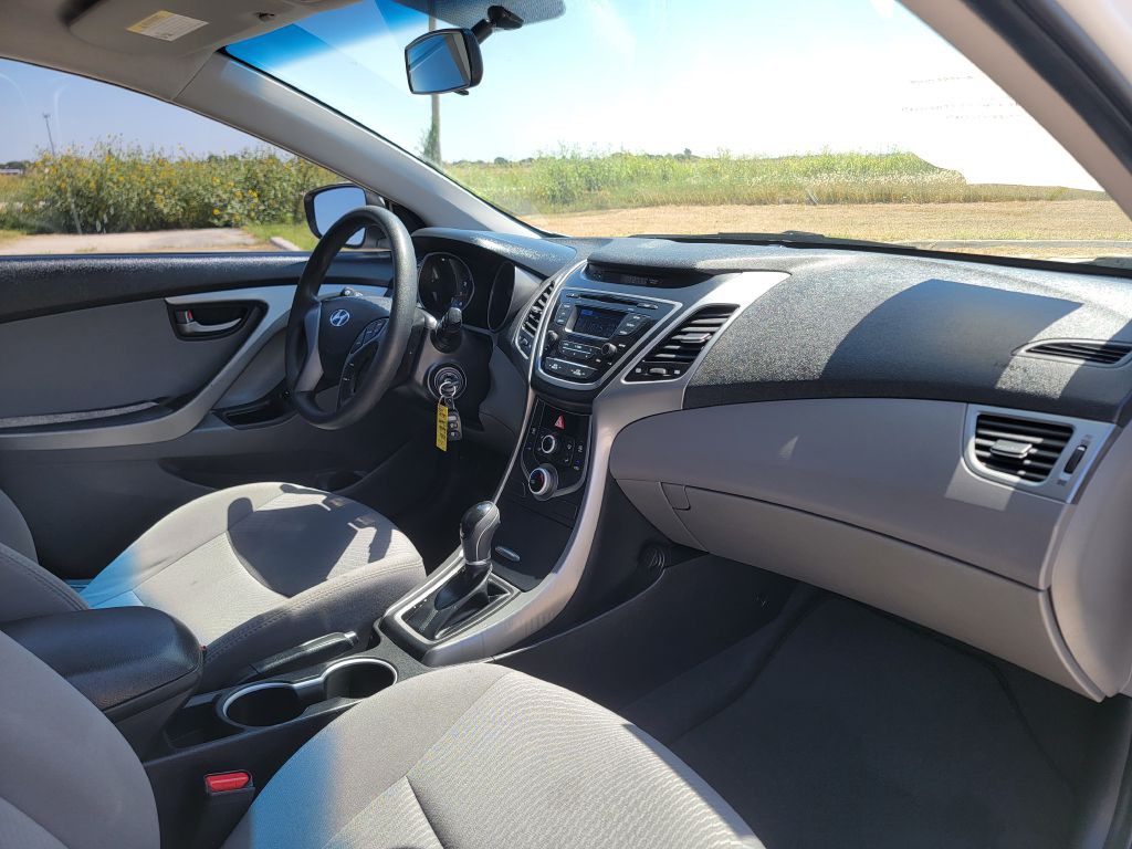 2016 Hyundai Elantra Image 15