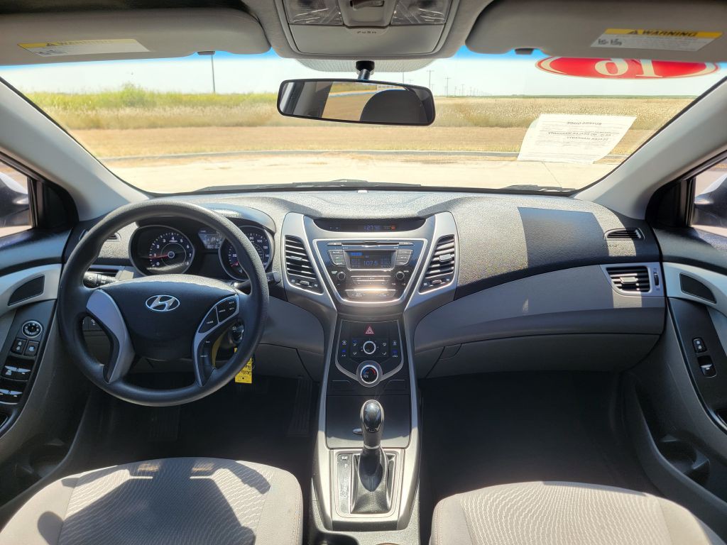 2016 Hyundai Elantra Image 16