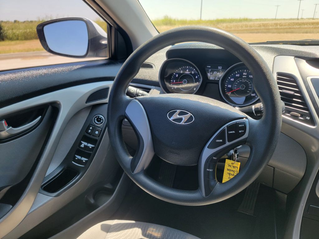 2016 Hyundai Elantra Image 17