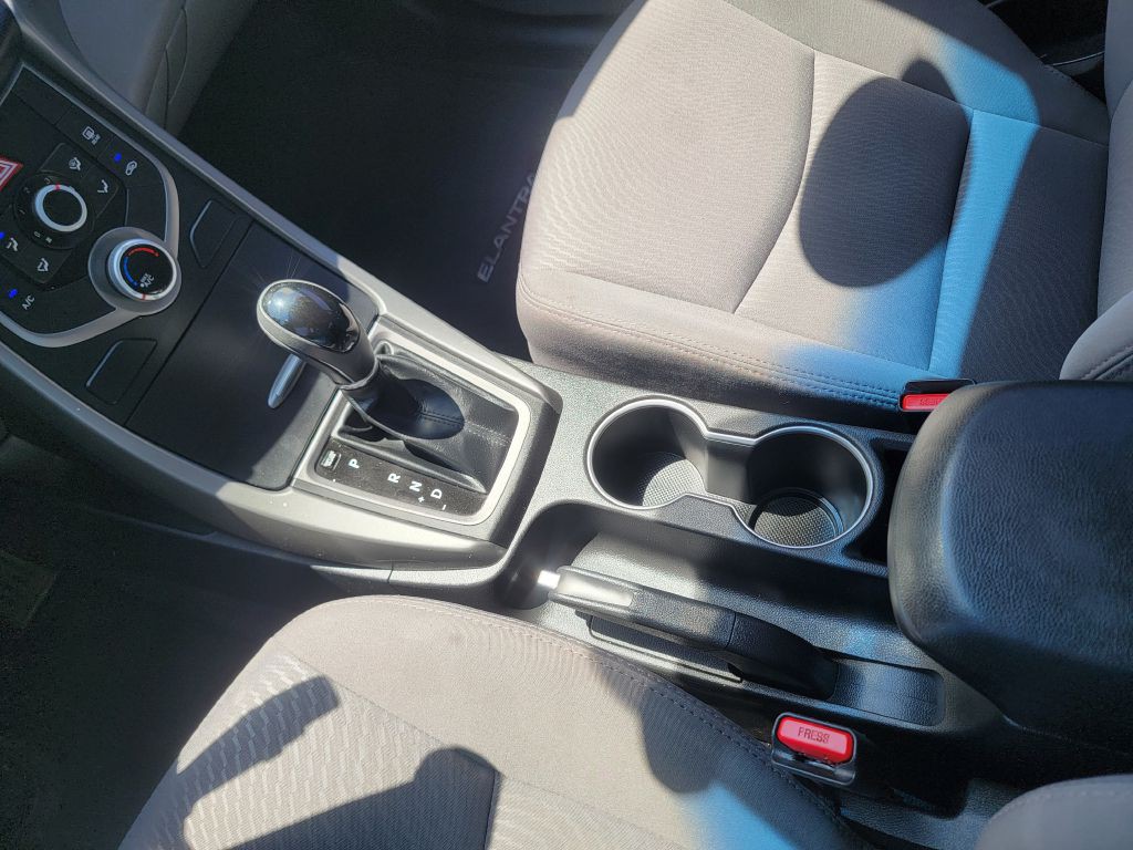 2016 Hyundai Elantra Image 20
