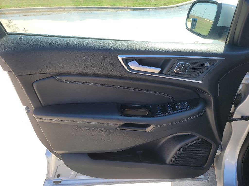 2019 Ford Edge Image 8