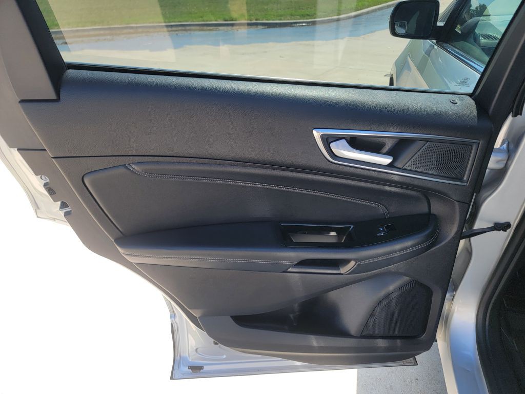 2019 Ford Edge Image 10