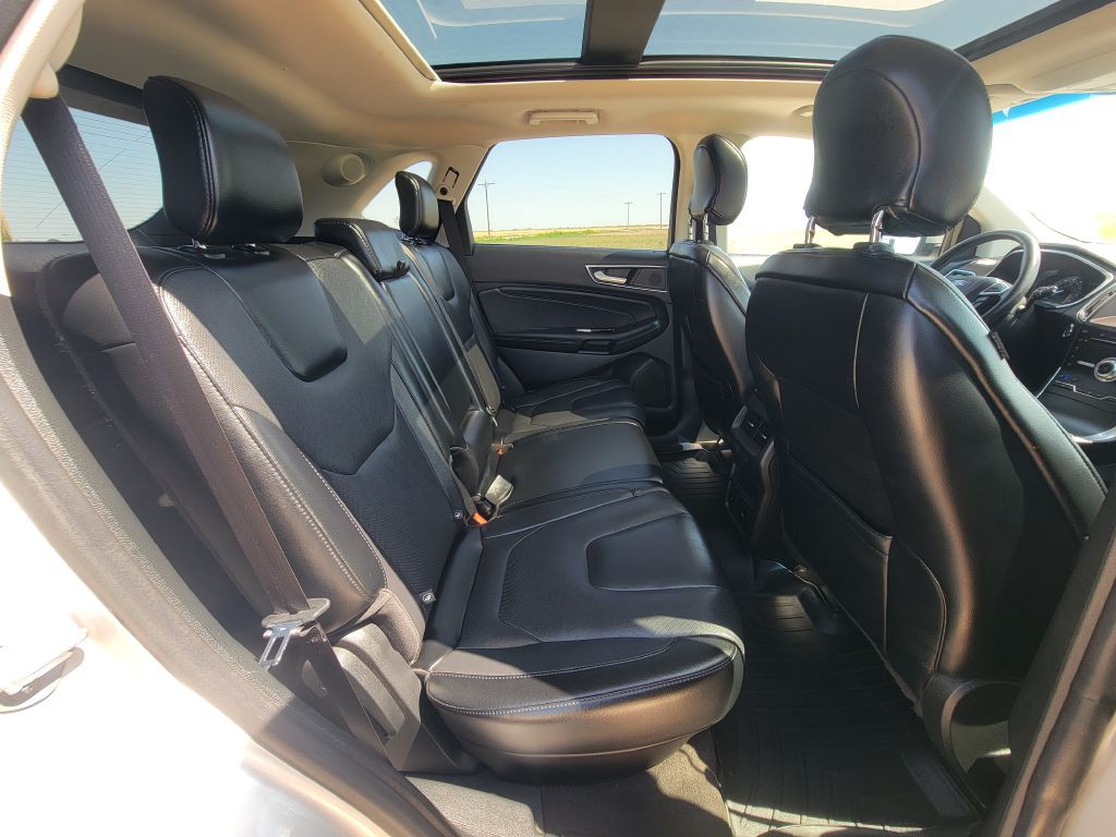 2019 Ford Edge Image 12