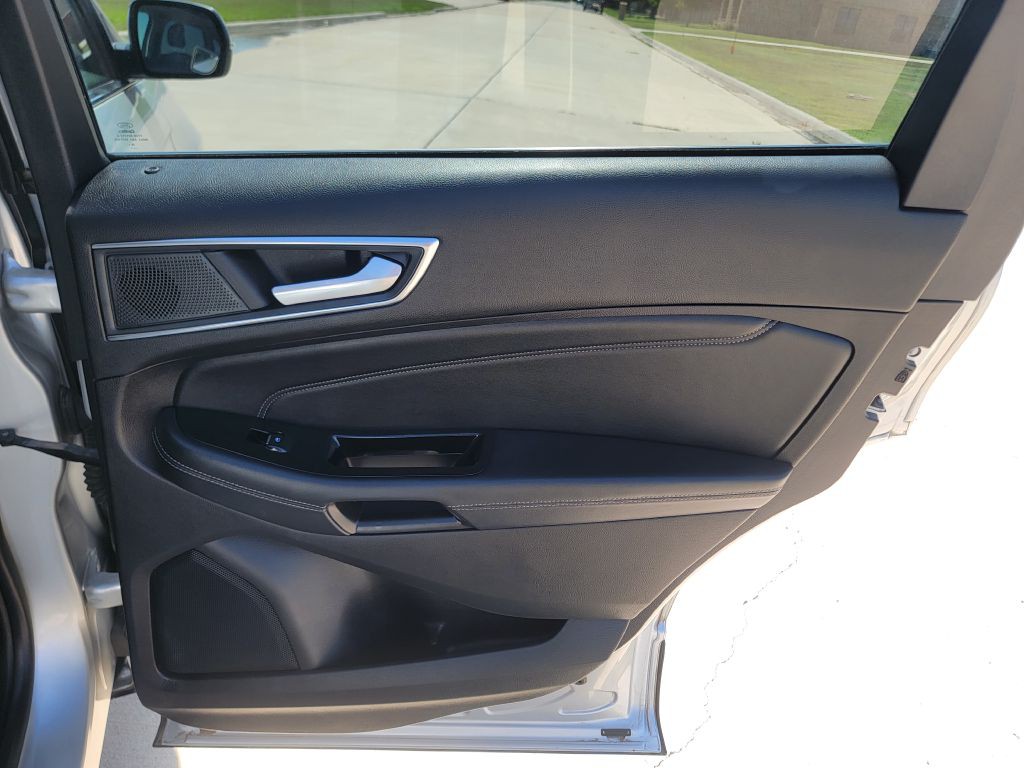 2019 Ford Edge Image 13