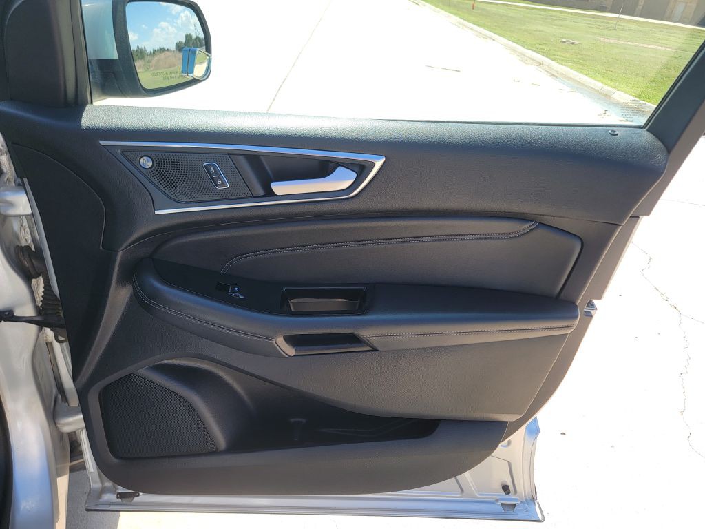 2019 Ford Edge Image 15