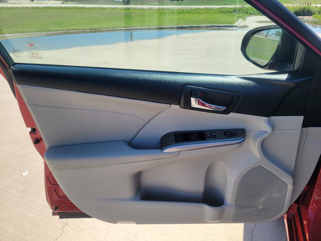 2014 Toyota Camry Image 8