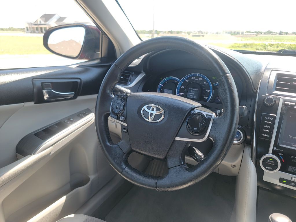 2014 Toyota Camry Image 17