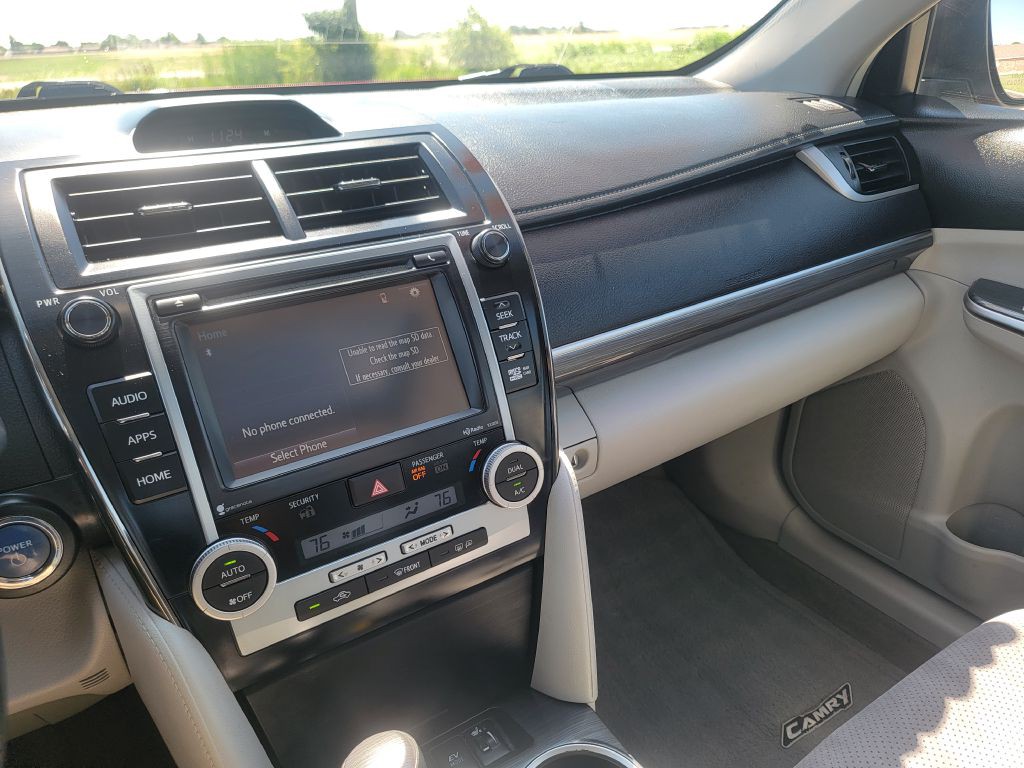 2014 Toyota Camry Image 19