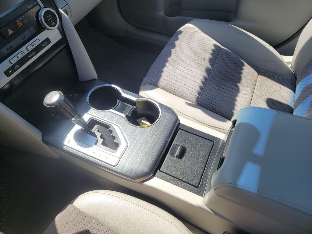 2014 Toyota Camry Image 20
