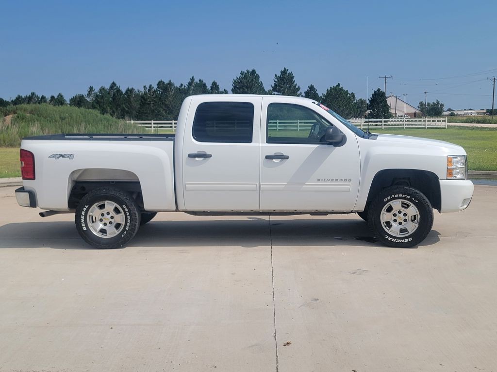 2011 Chevrolet Silverado 1500 Image 3
