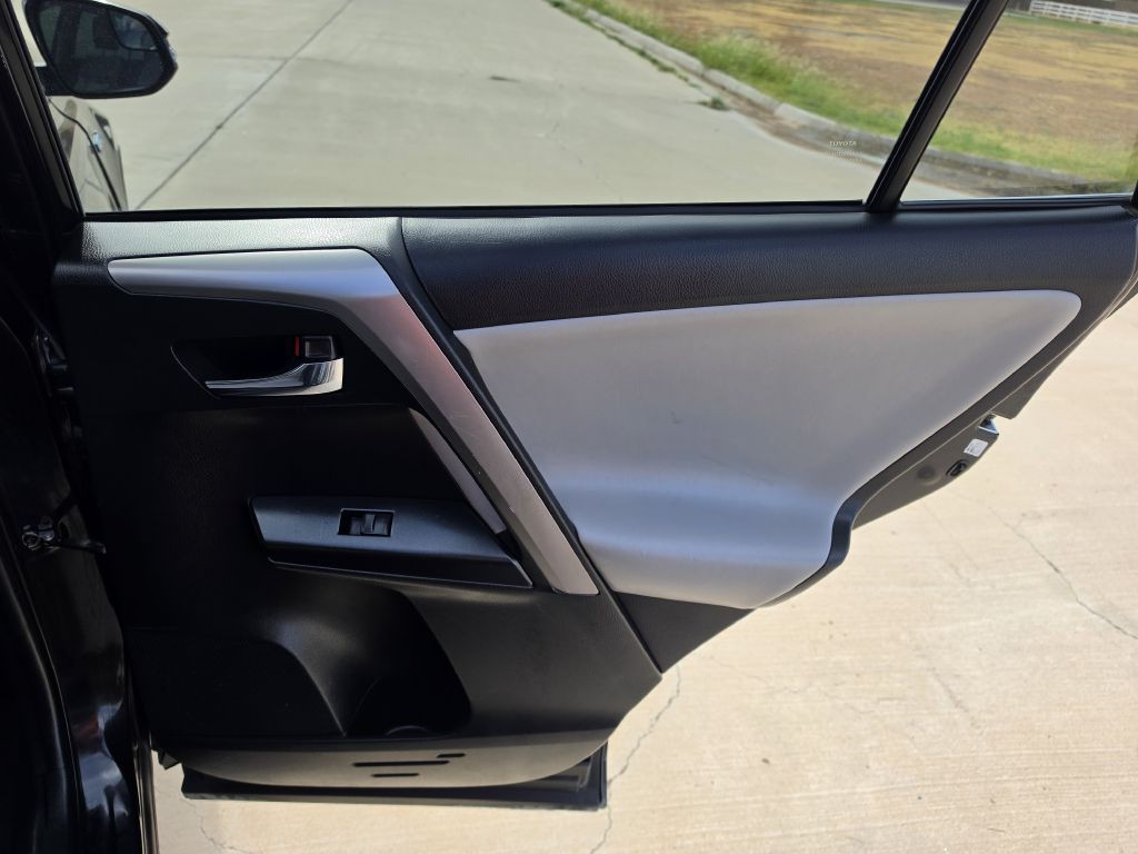 2016 Toyota Rav4 Image 13