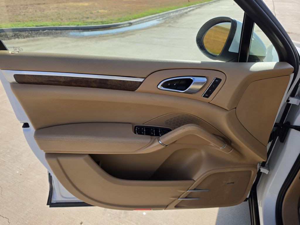 2012 Porsche Cayenne Image 8