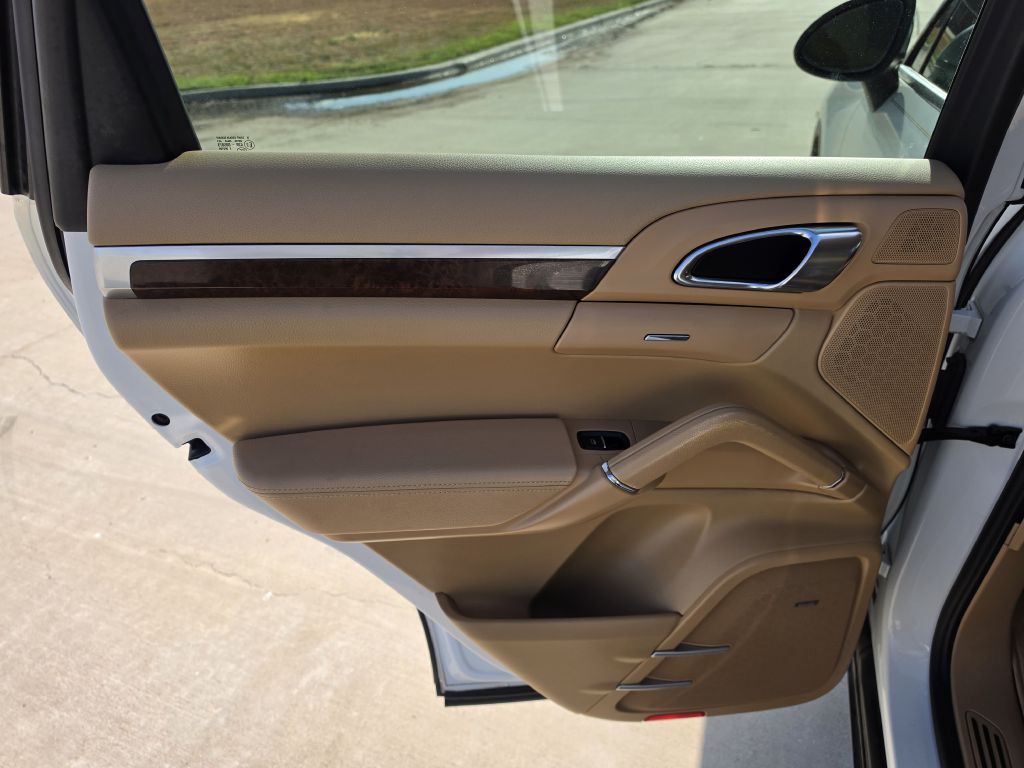 2012 Porsche Cayenne Image 10