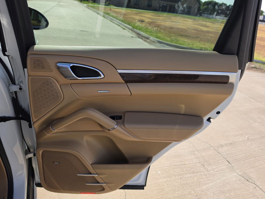 2012 Porsche Cayenne Image 13