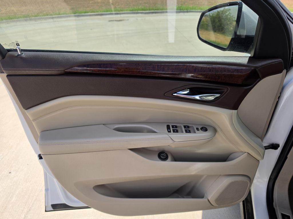 2010 Cadillac SRX Image 8