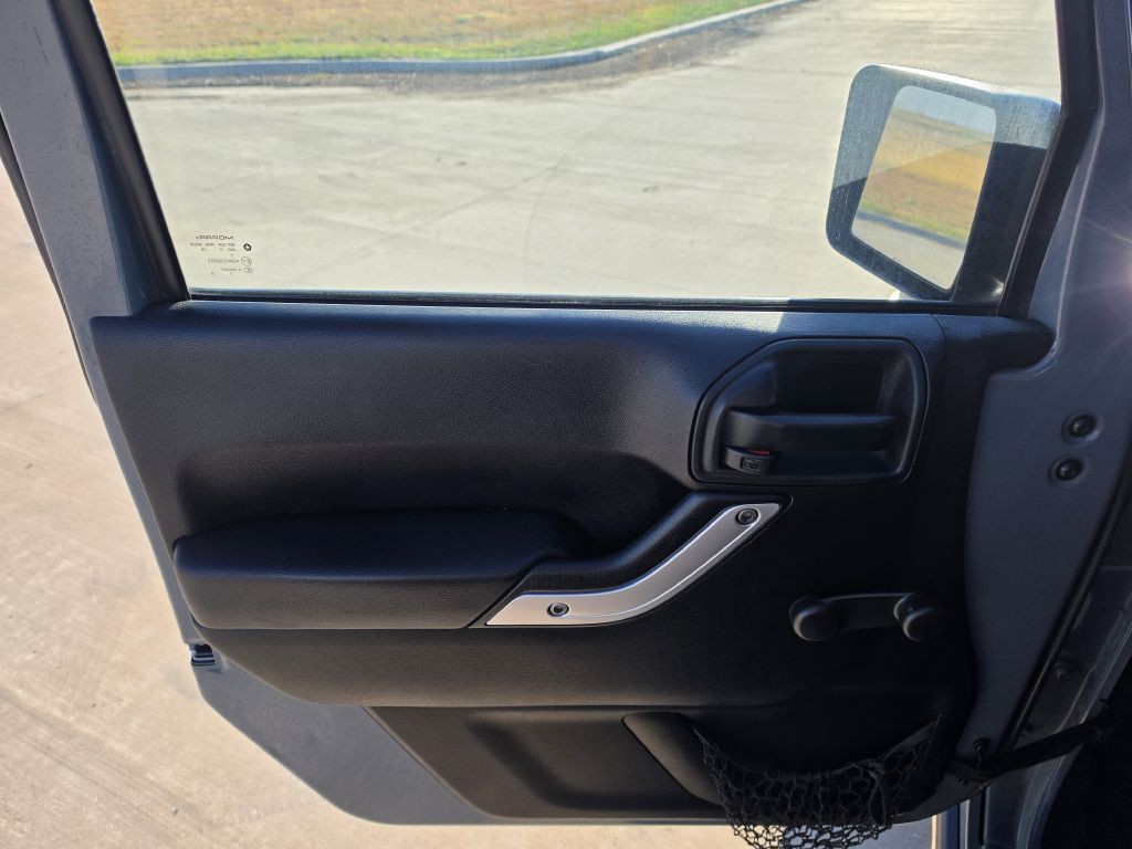2014 Jeep Wrangler Image 8
