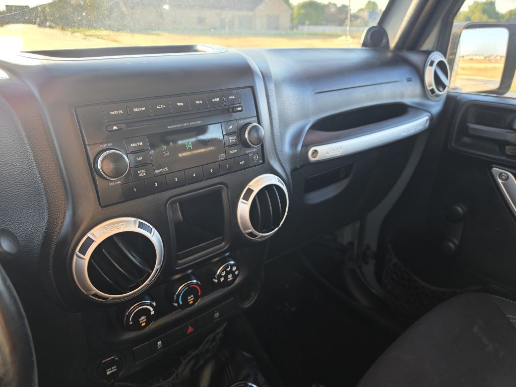 2014 Jeep Wrangler Image 16