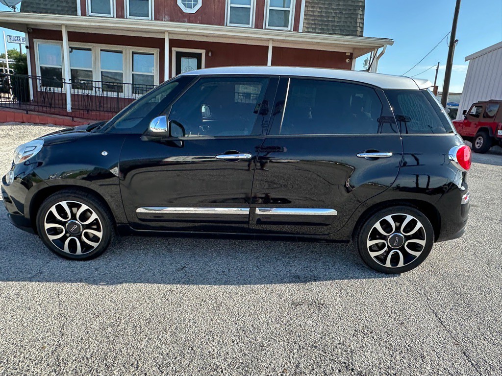 2018 FIAT 500L Image 2