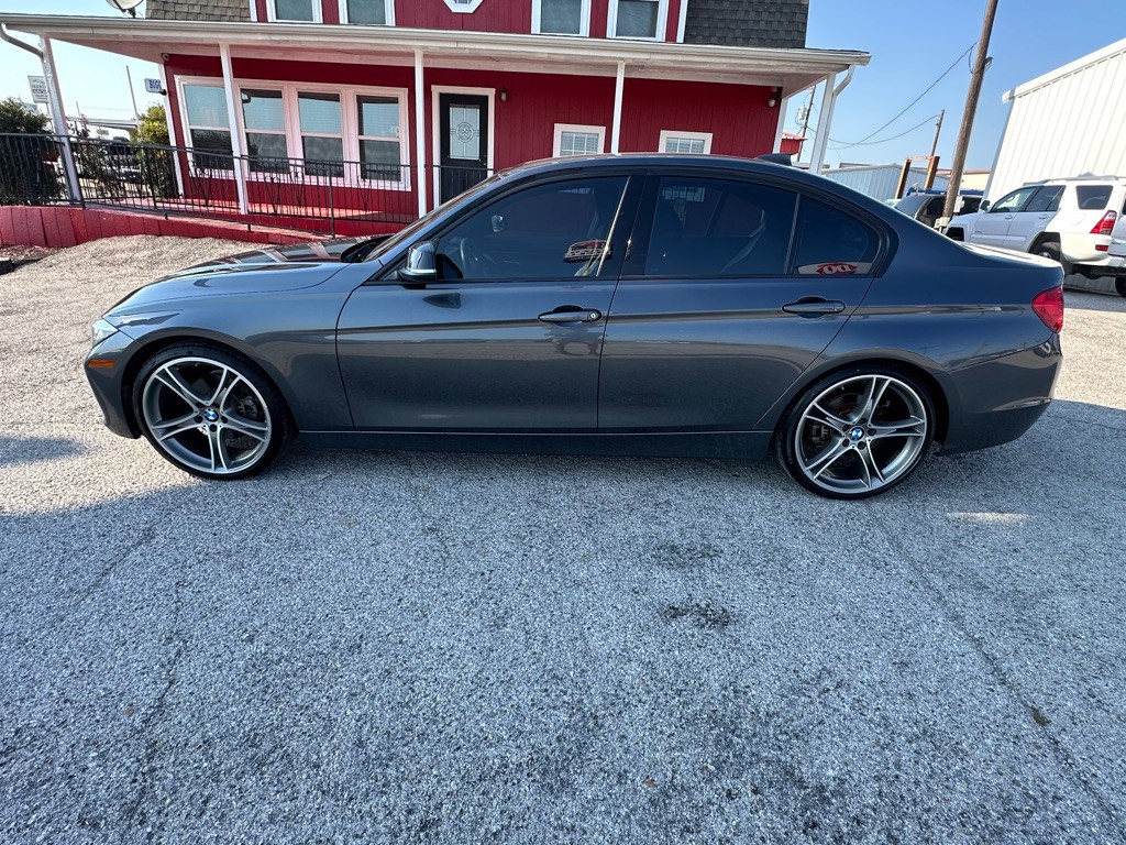 2013 BMW 3 Series Image 2