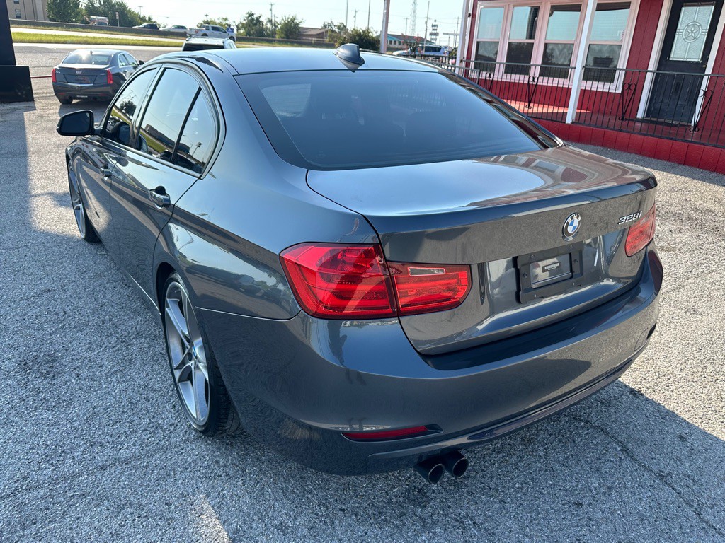 2013 BMW 3 Series Image 3