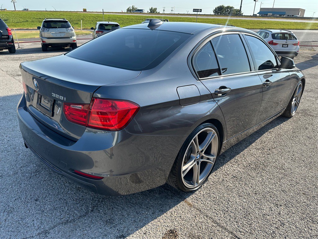 2013 BMW 3 Series Image 4