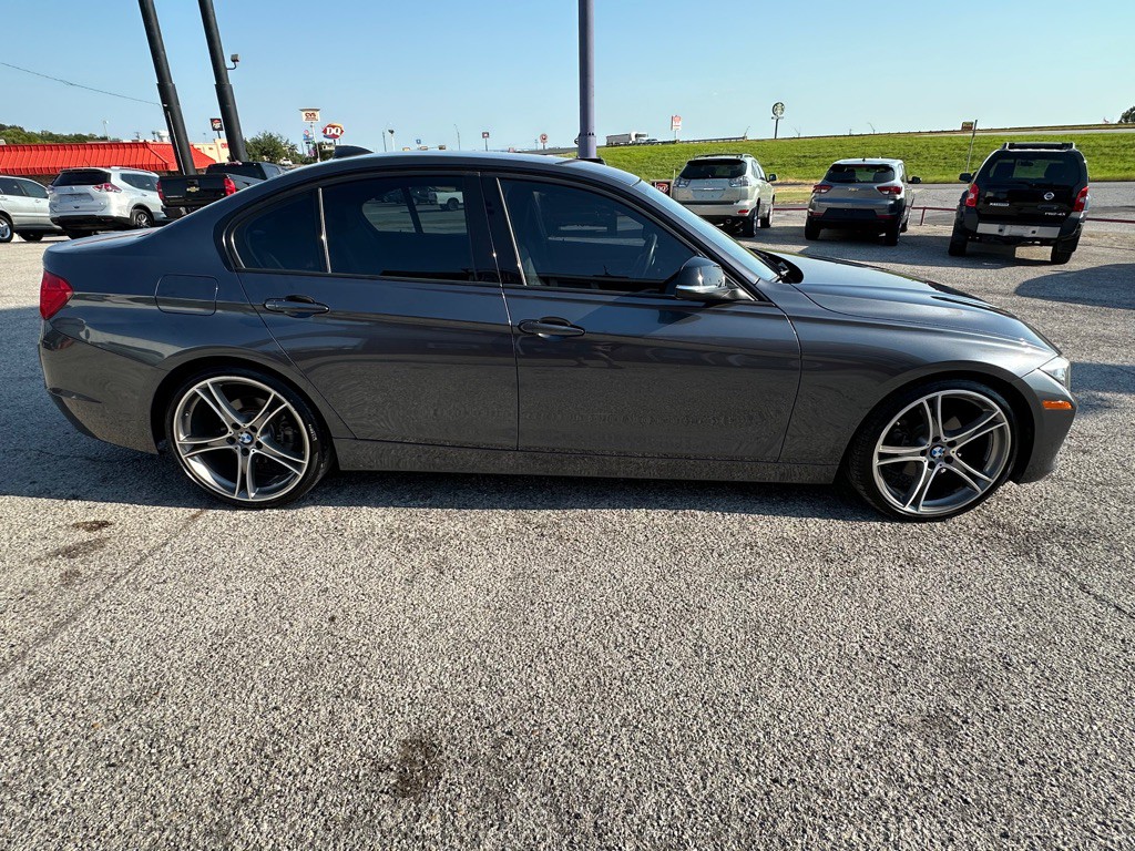 2013 BMW 3 Series Image 5