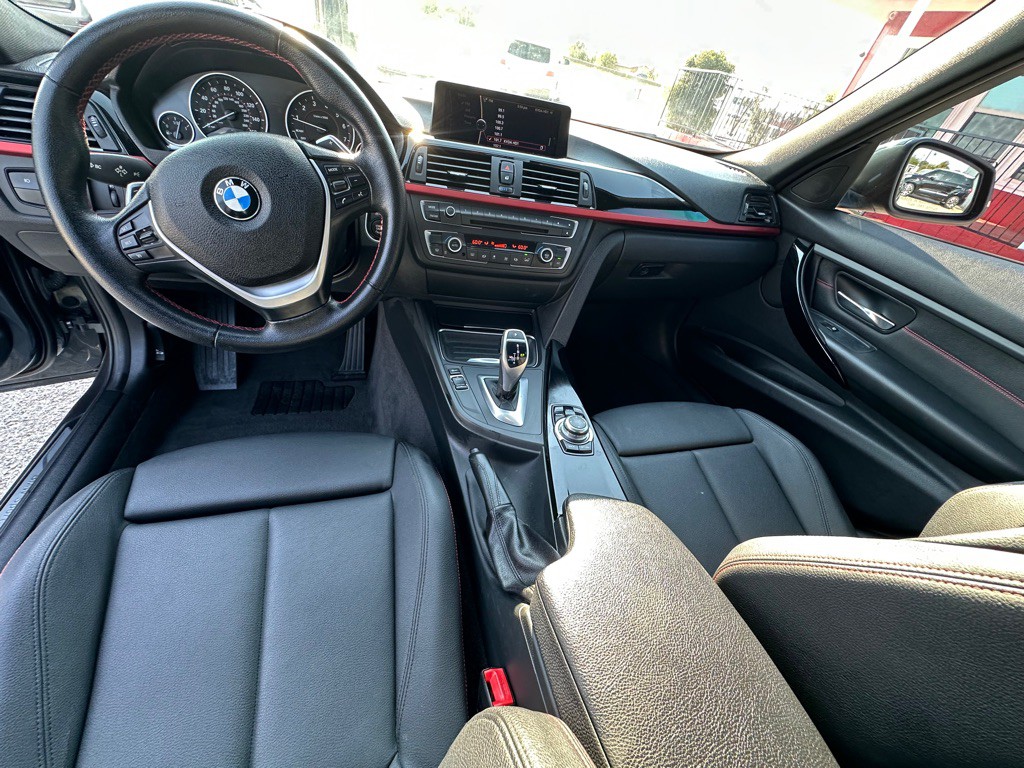 2013 BMW 3 Series Image 9