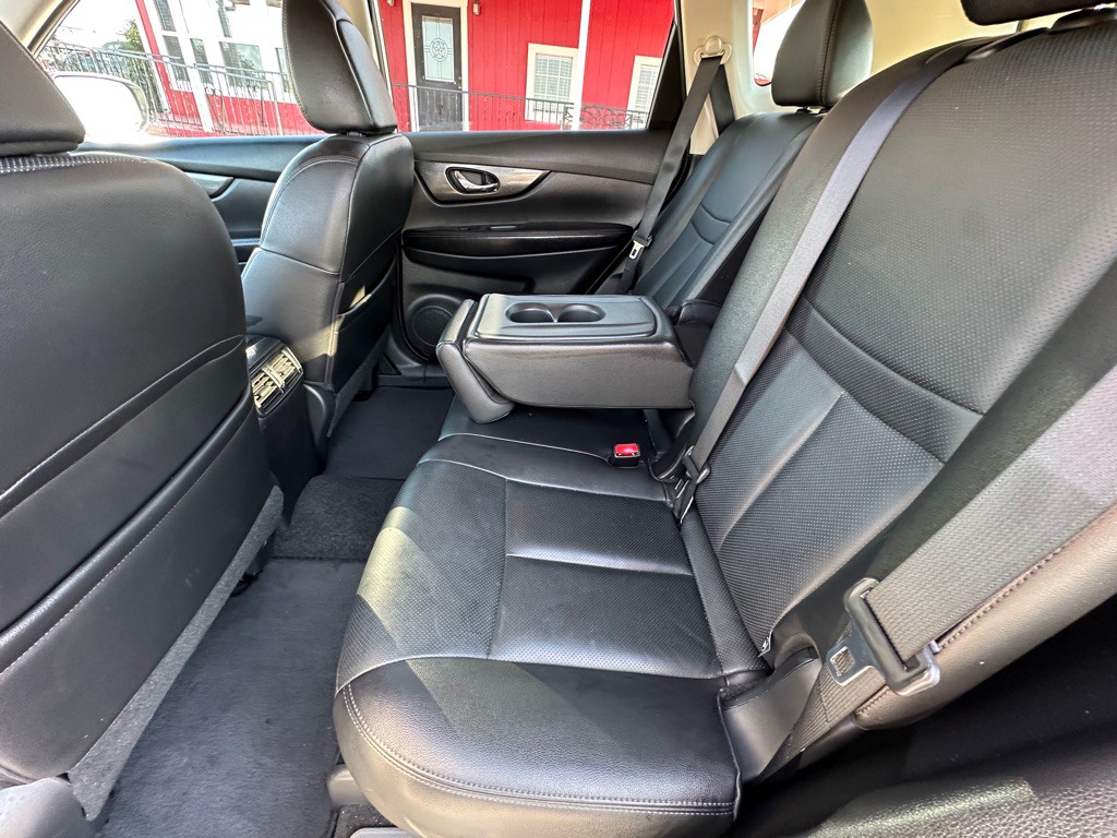 2016 Nissan Rogue Image 8