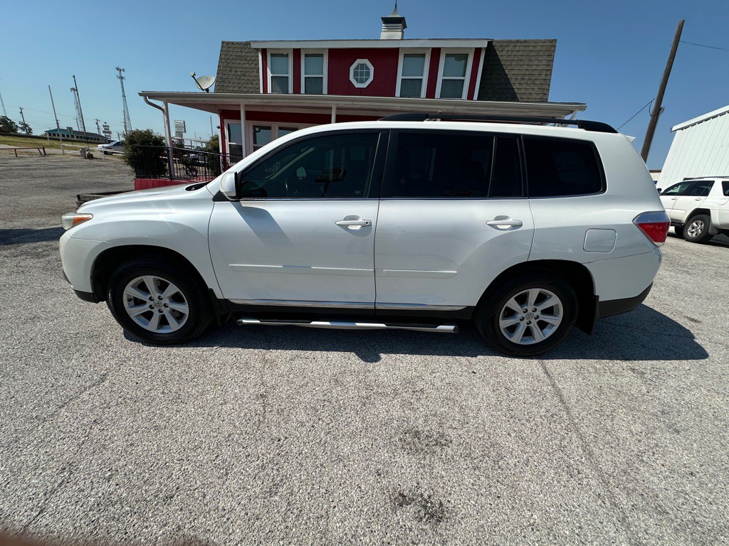 2013 Toyota Highlander Image 2