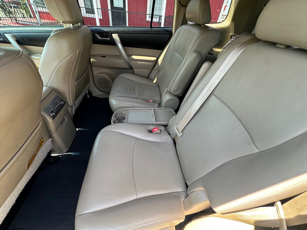 2013 Toyota Highlander Image 8
