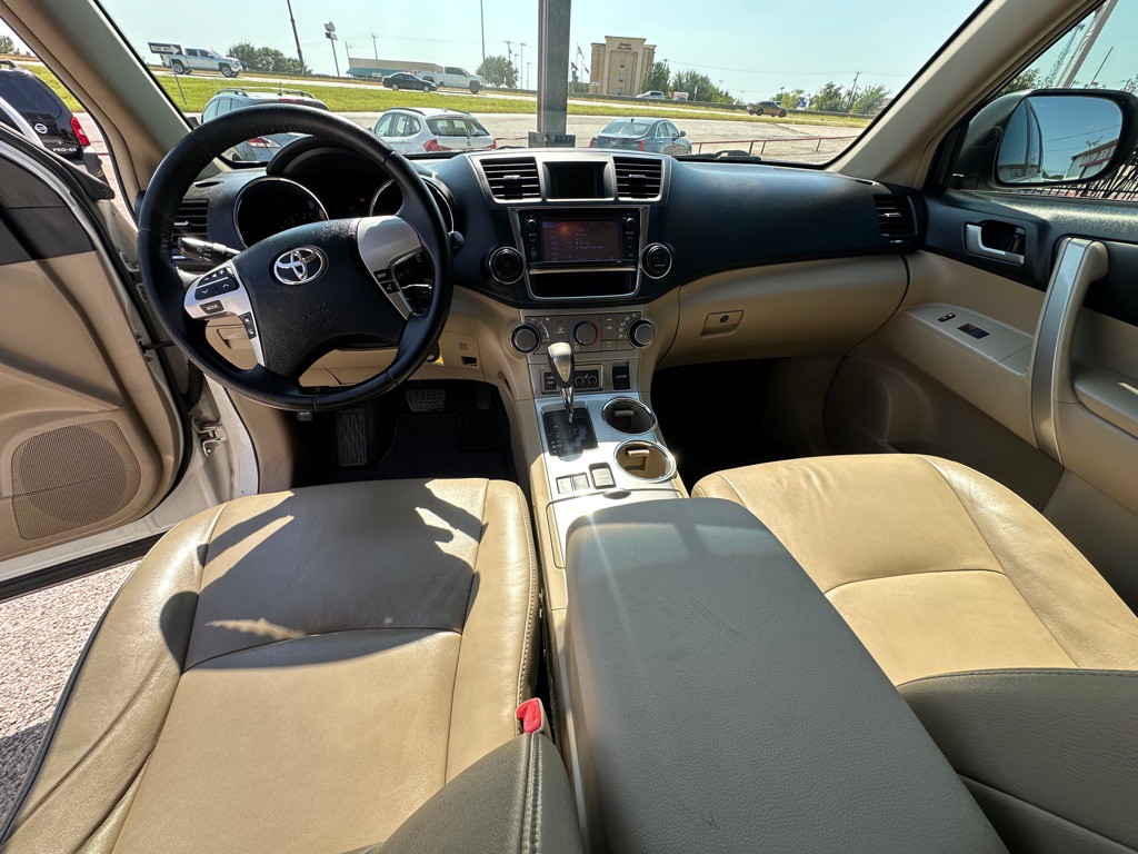 2013 Toyota Highlander Image 10