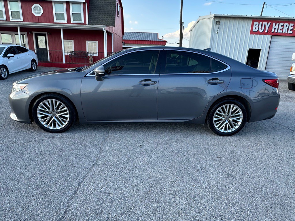 2015 Lexus ES Image 2
