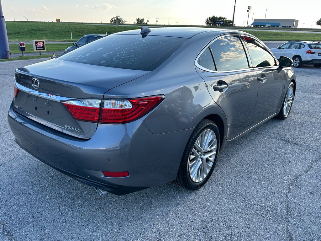 2015 Lexus ES Image 4