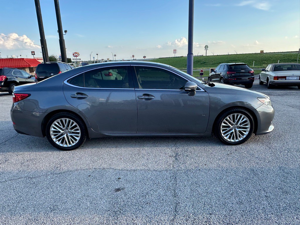 2015 Lexus ES Image 5