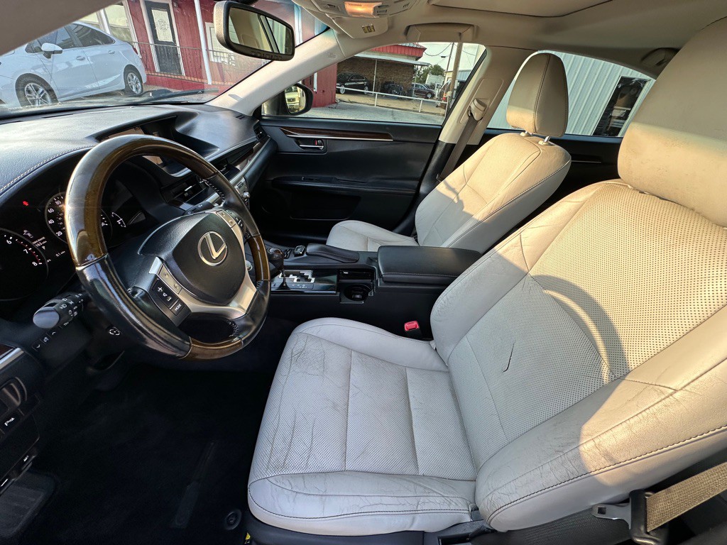2015 Lexus ES Image 7