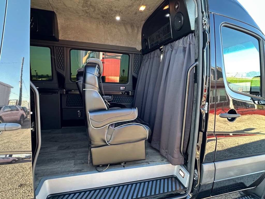 2018 Mercedes-Benz Sprinter Image 8