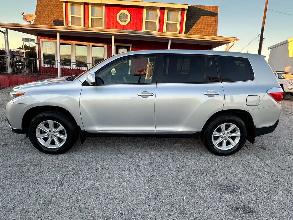 2013 Toyota Highlander Image 2