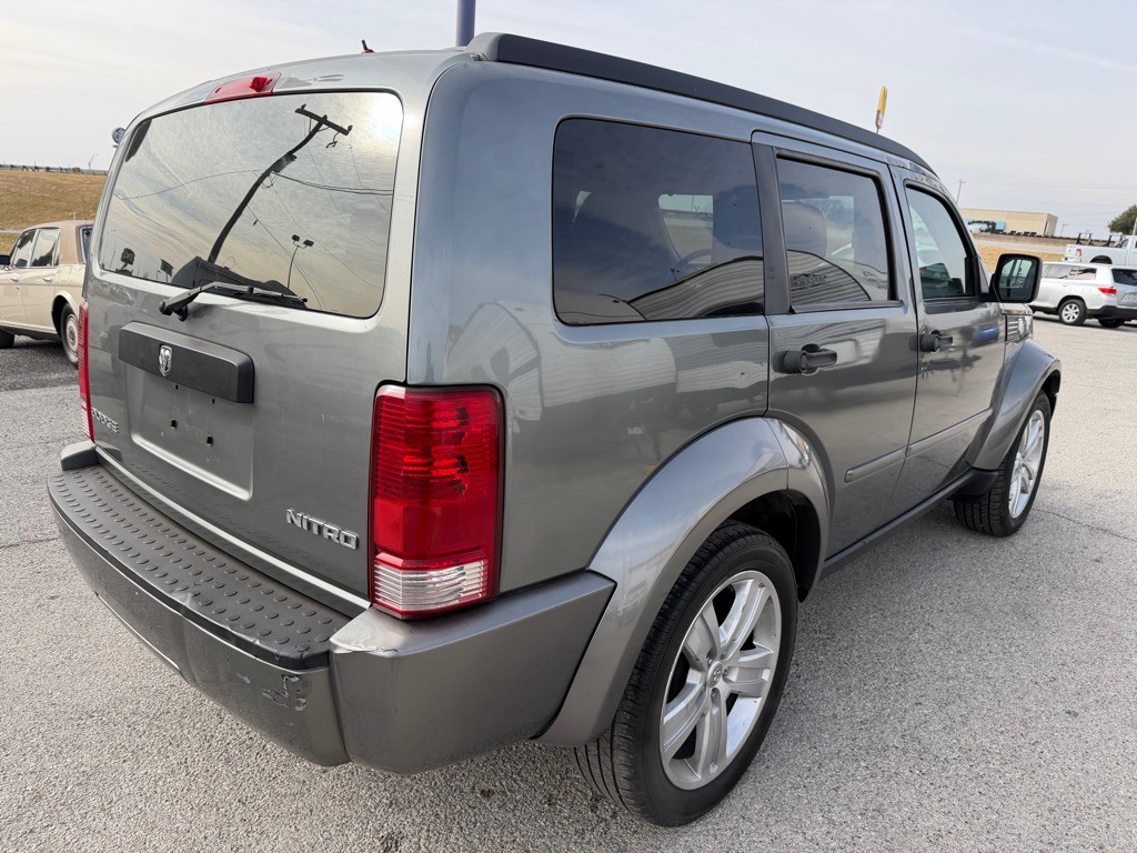 2011 Dodge Nitro Image 4