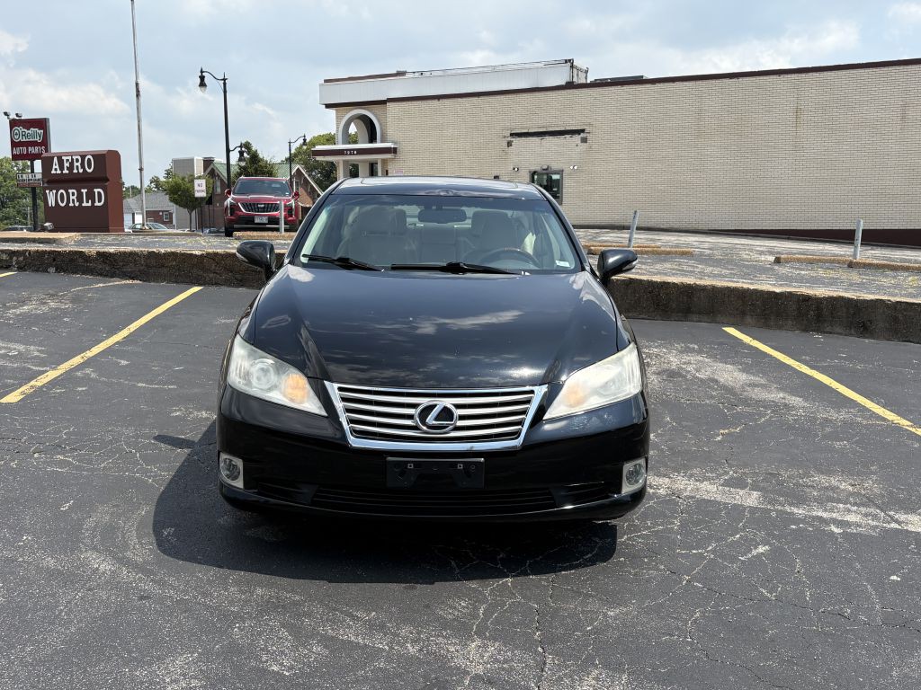 2011 Lexus ES Image 2