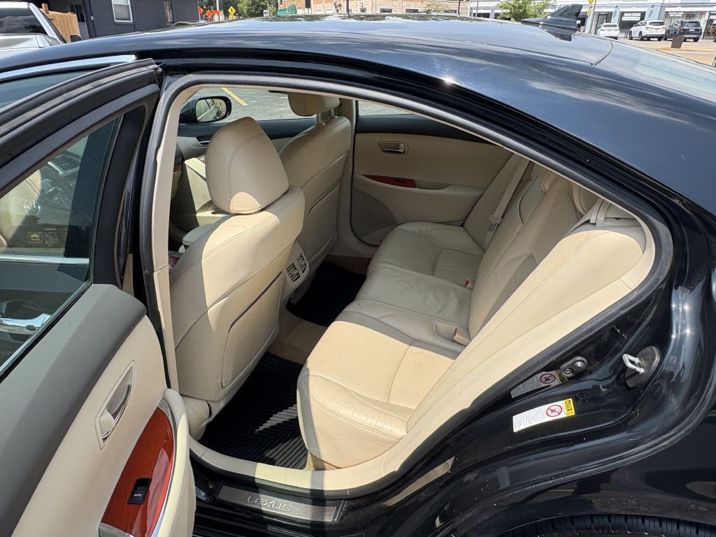 2011 Lexus ES Image 11