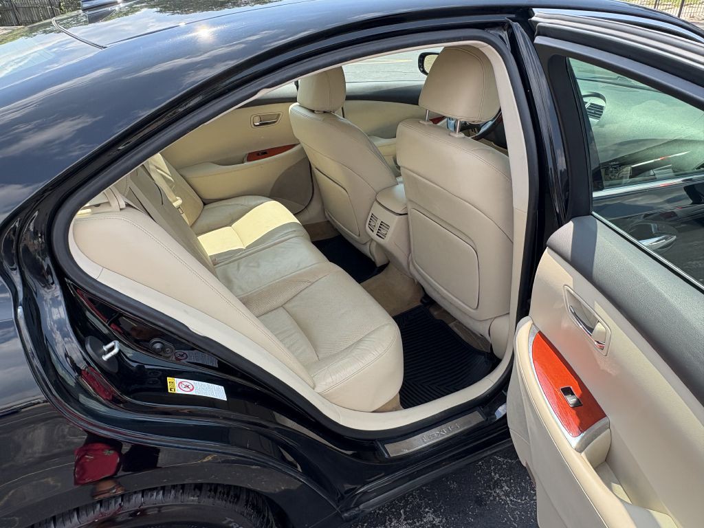 2011 Lexus ES Image 12