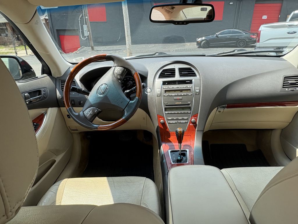 2011 Lexus ES Image 14