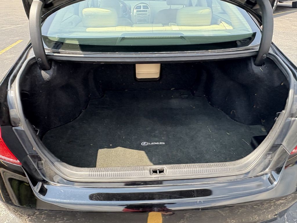 2011 Lexus ES Image 16